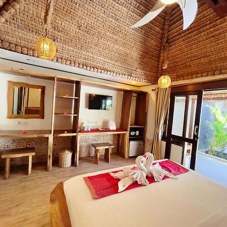 Samba Villas Beachfront View Gili Trawangan Exterior photo