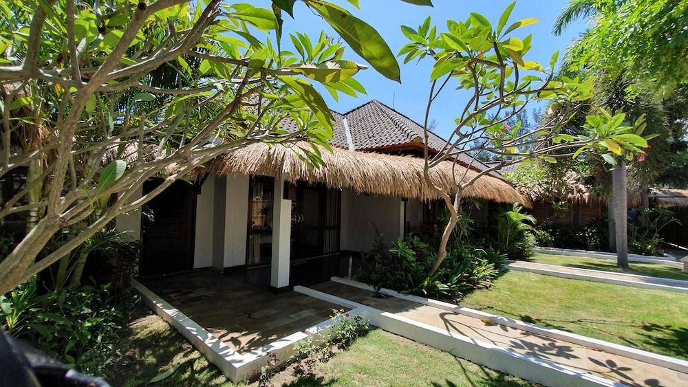 Samba Villas Beachfront View Gili Trawangan Exterior photo