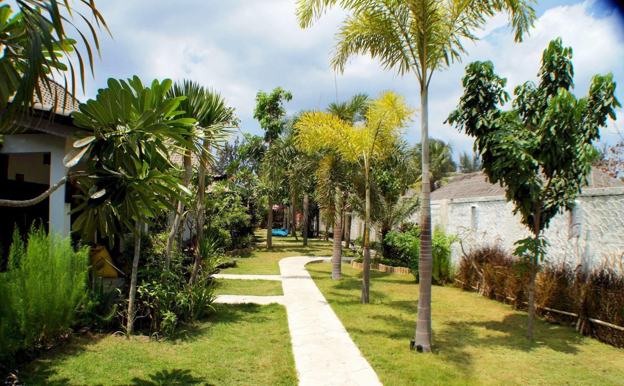 Samba Villas Beachfront View Gili Trawangan Exterior photo